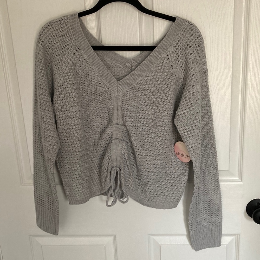 NWT Full Circle Trends gray Sweater - size L